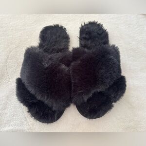 Black Fuzzy Open Toed Slippers